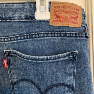 Levi 711 Skinny Jeans - 32